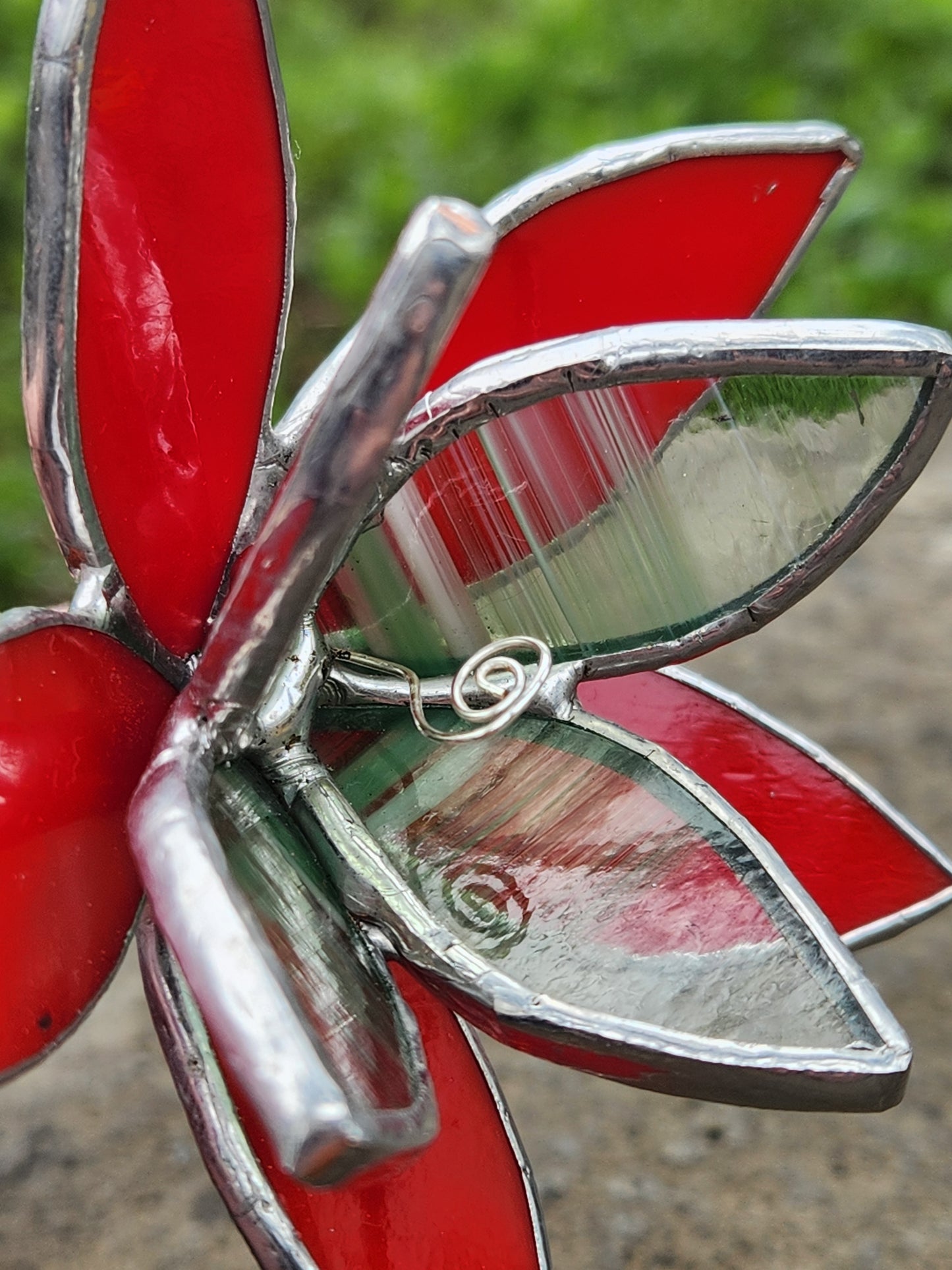 Red and Green Baroque Stained Glass Table Flower