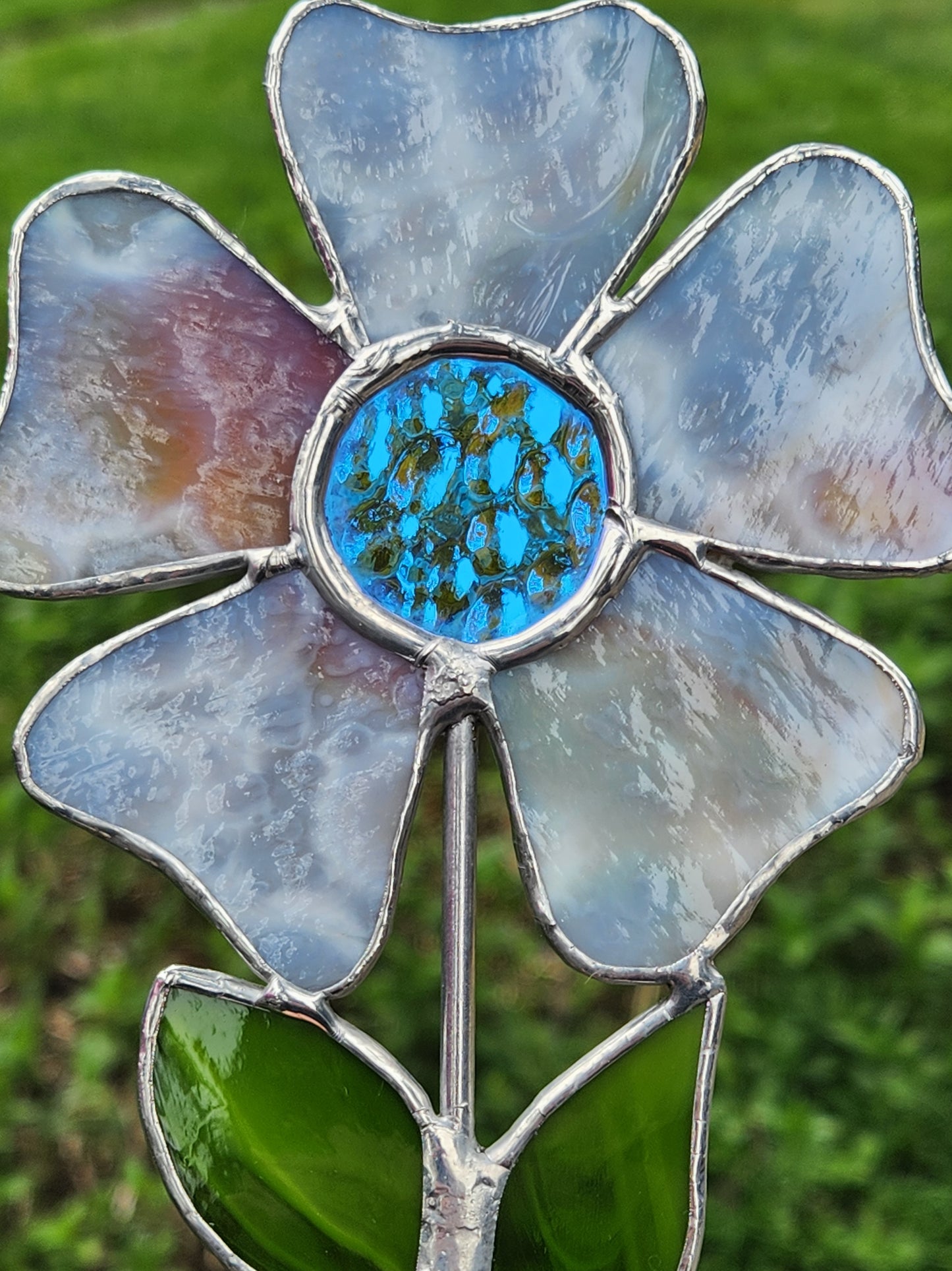 Purple Mottled Wavy Flower Stained Glass Plant Stake with Iridescent Center
