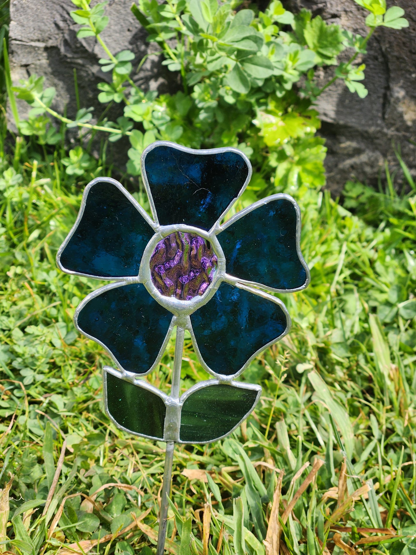 Bright Blue Wavy Flower Stained Glass Plant Stake with Iridescent Center