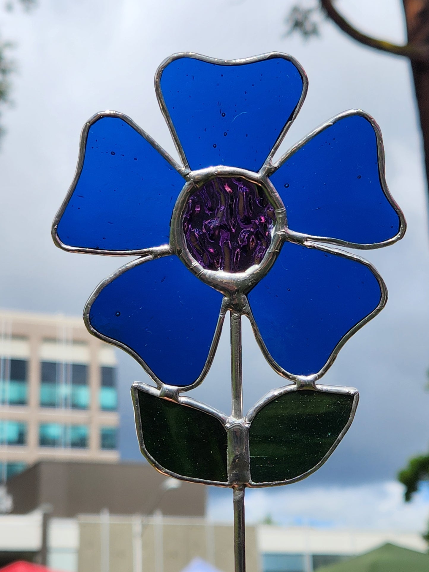Bright Blue Wavy Flower Stained Glass Plant Stake with Iridescent Center