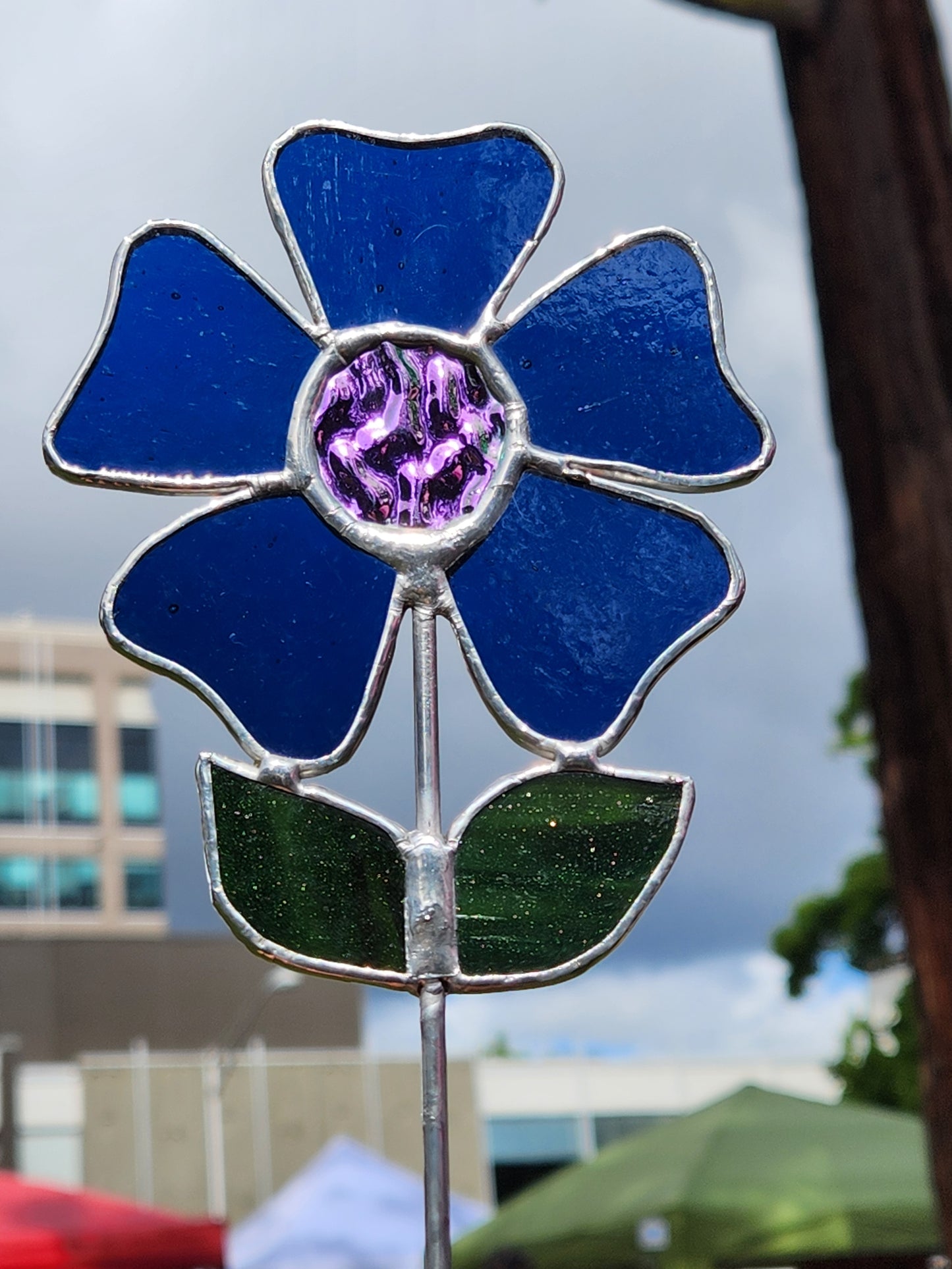 Bright Blue Wavy Flower Stained Glass Plant Stake with Iridescent Center