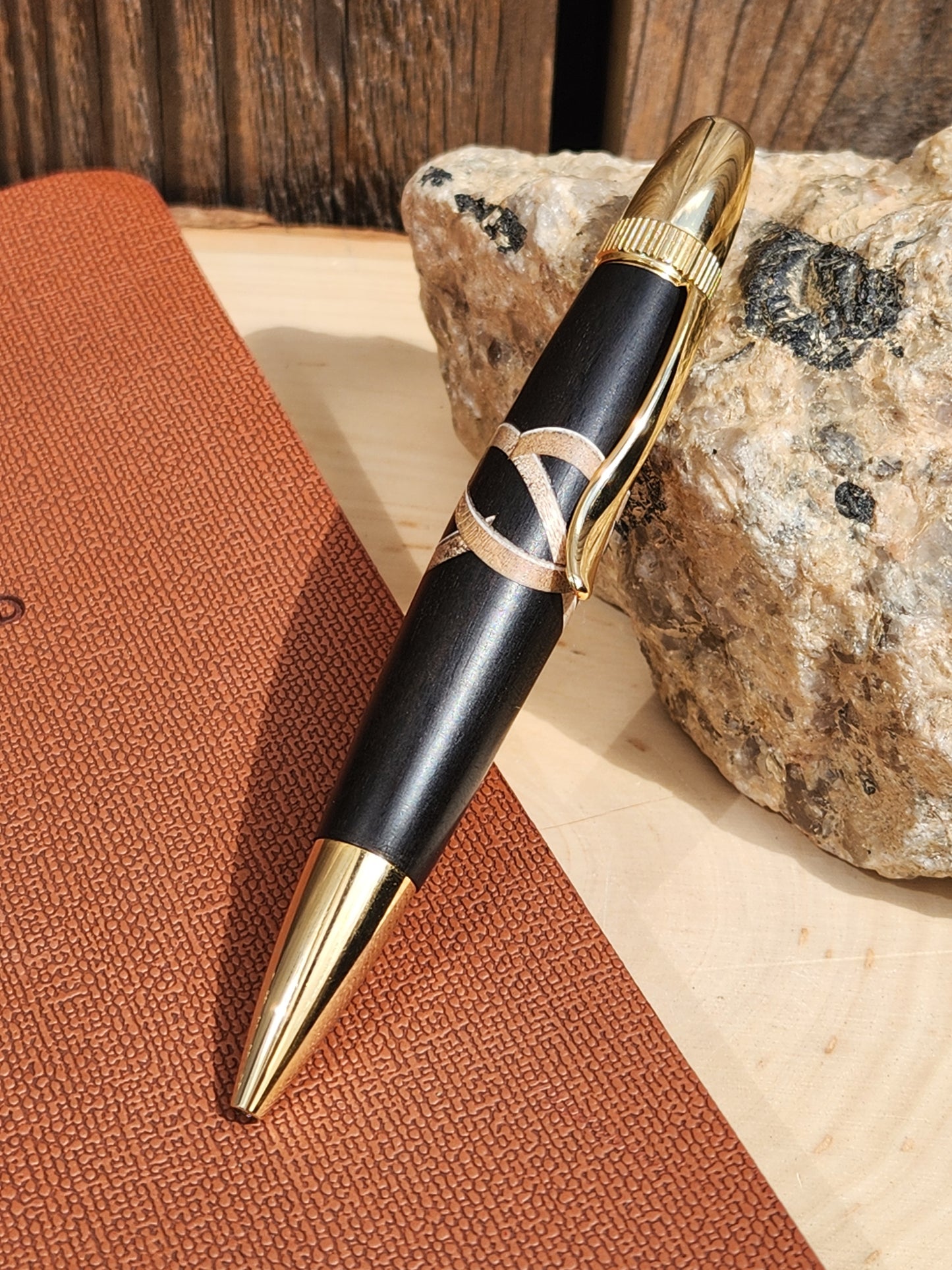 Macassar Ebony & Maple Atlas Twist Pen with inlaid Celtic Knot