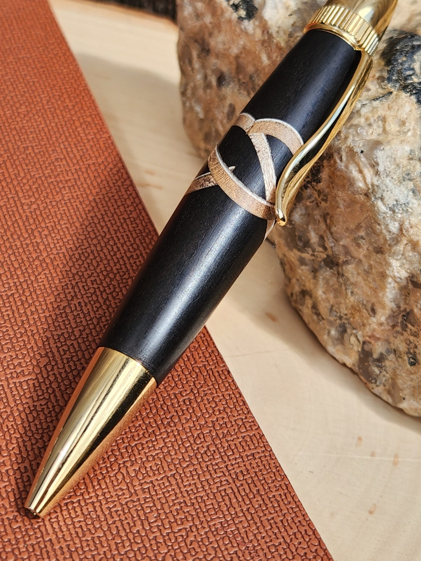 Macassar Ebony & Maple Atlas Twist Pen with inlaid Celtic Knot