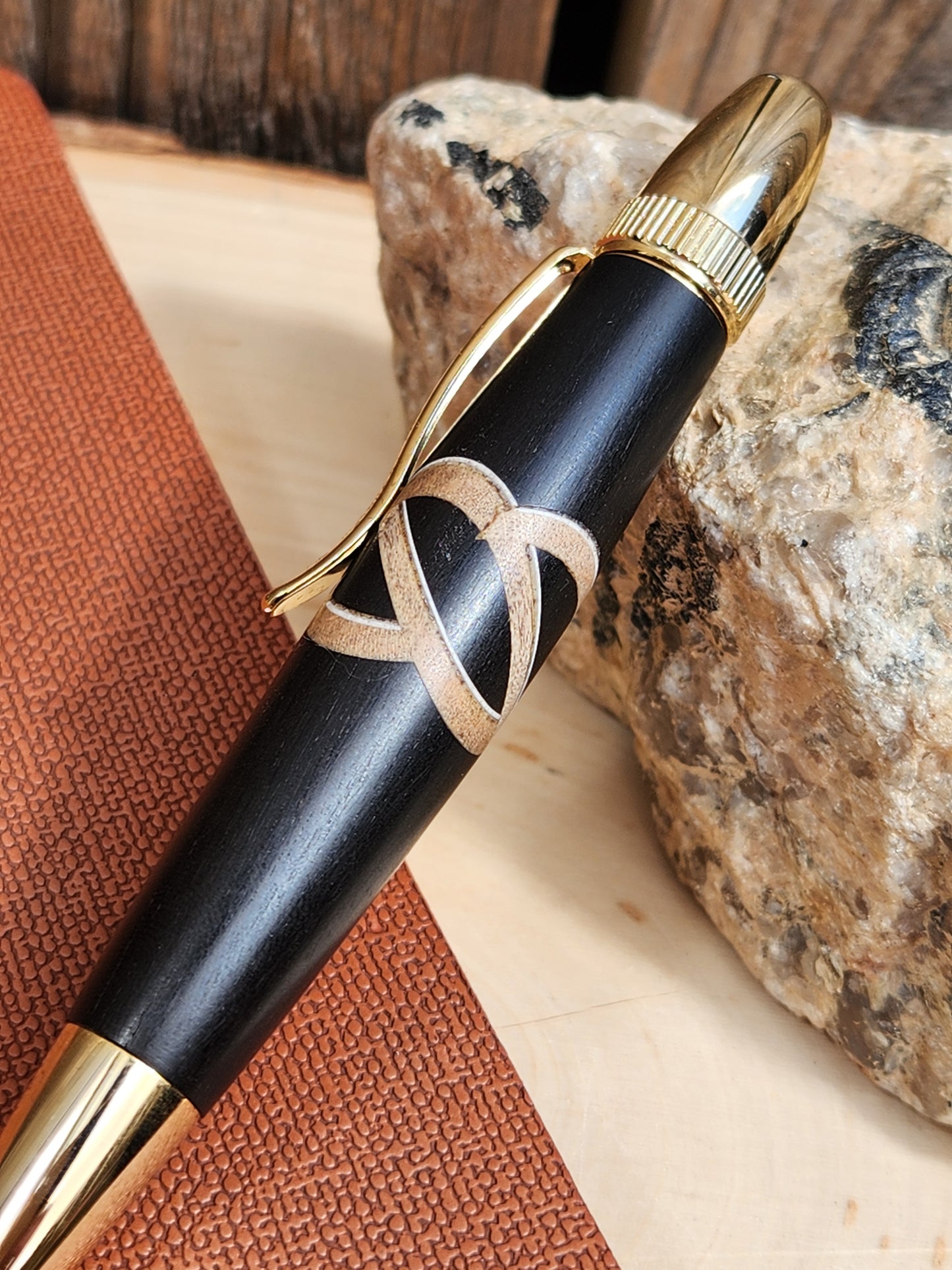 Macassar Ebony & Maple Atlas Twist Pen with inlaid Celtic Knot
