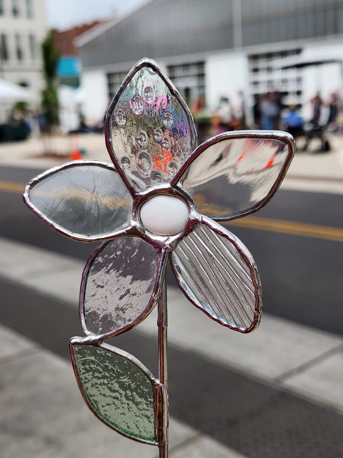 Clear Textured Stained Glass Daisy Flower Plant Stake with White Nugget Center