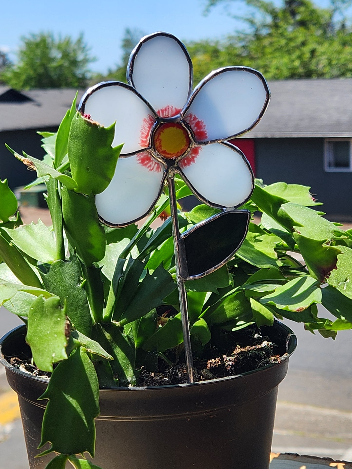 White Painted Daisy Stained Glass Plant Stake