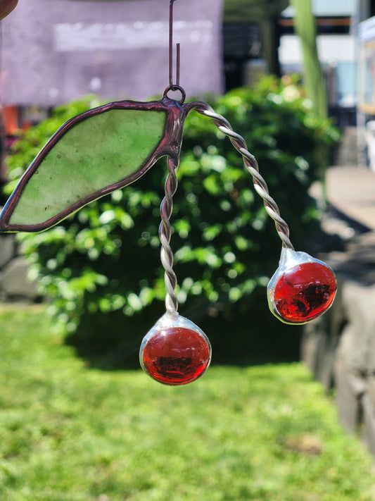 Cherry Nugget Glass with Light Mottled Green Leaf