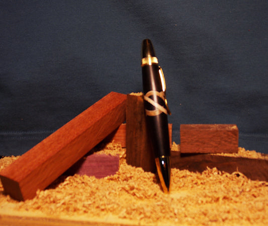 Macassar Ebony & Maple Atlas Twist Pen with inlaid Celtic Knot