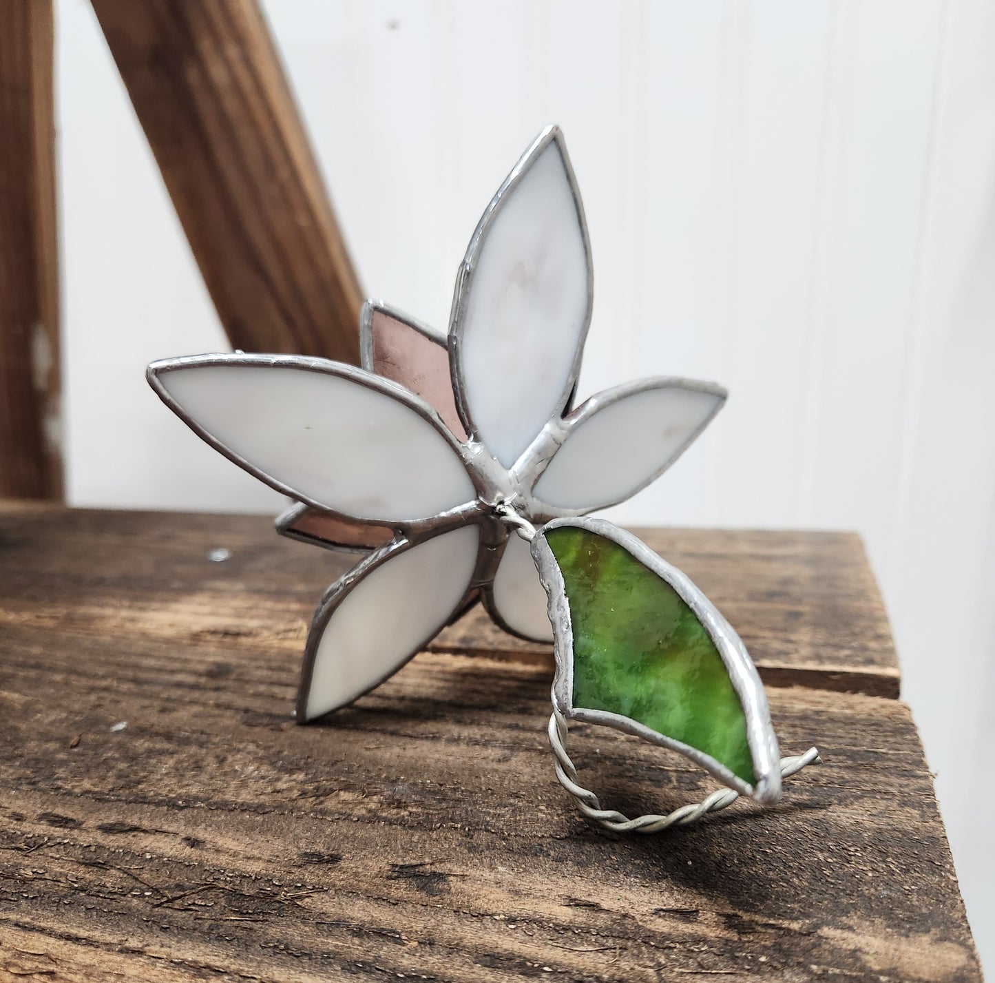 White & Mauve Streaky and Mauve Stained Glass Table Flower
