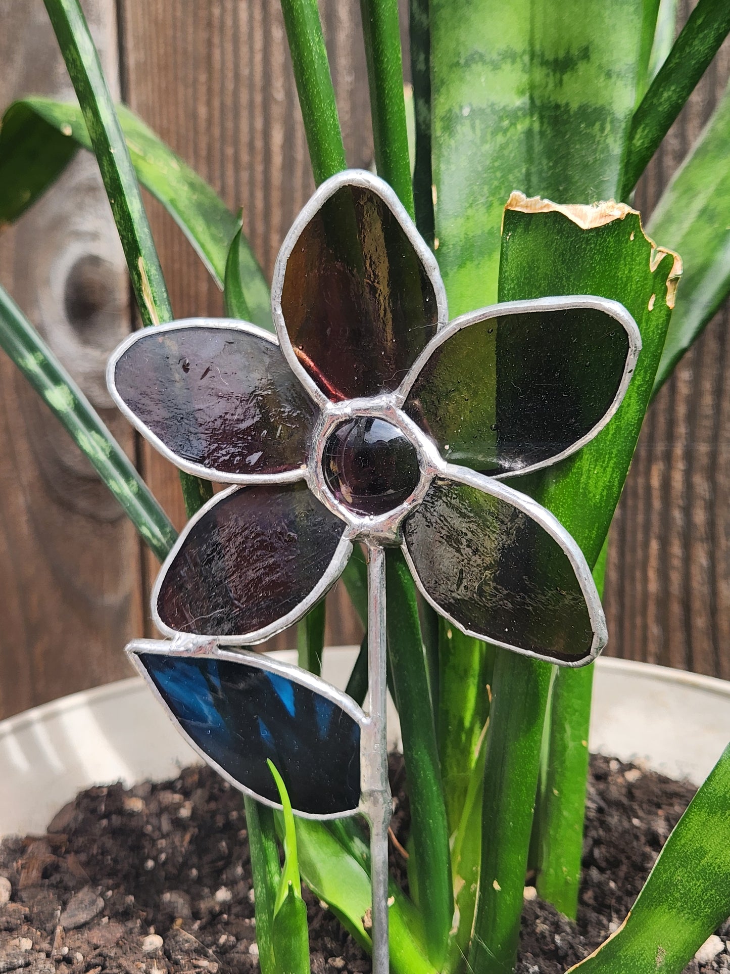 Cotton Candy Stained Glass Daisy Flower Plant Stake with Purple Nugget Center