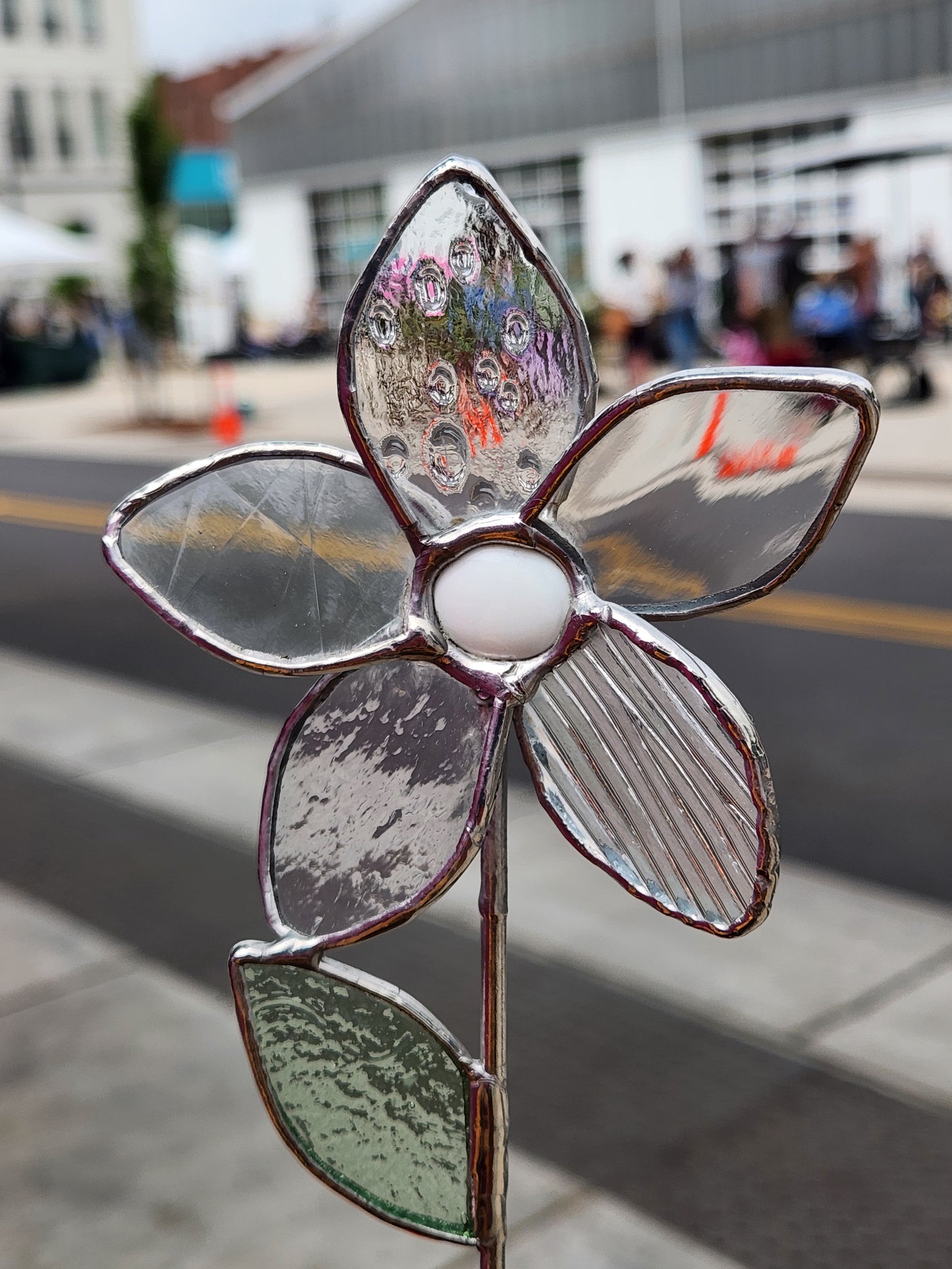 Clear Textured Stained Glass Daisy Flower Plant Stake with White Nugget Center